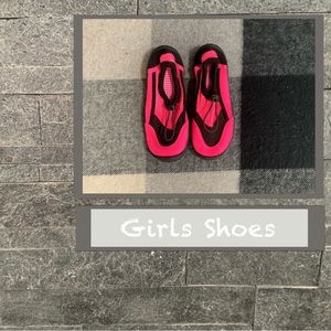 Girls Water Shoes new without tags